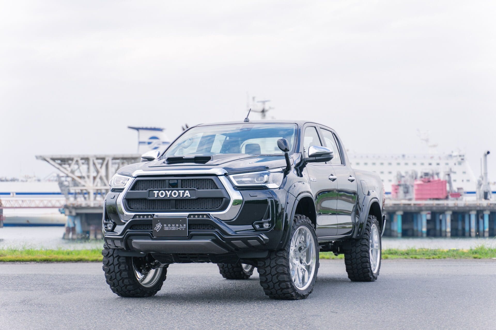 DOUBLE EIGHT BODY KIT FOR TOYOTA HILUX