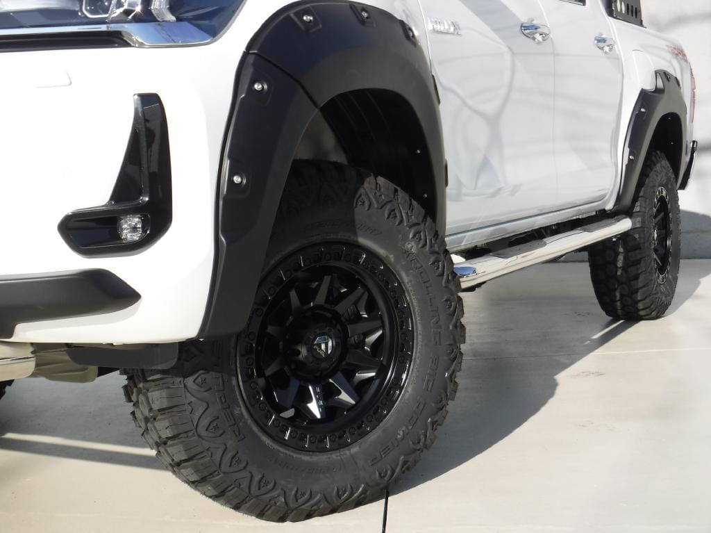 GI★GEAR ROCCO Pocket style over fender for Hilux