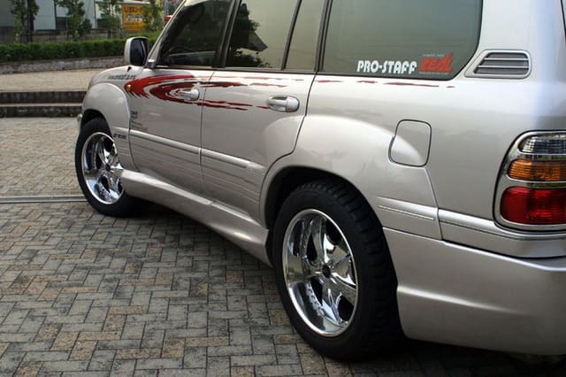 PRO-STAFF Side Skirt for Land Cruiser 100 Cygnus