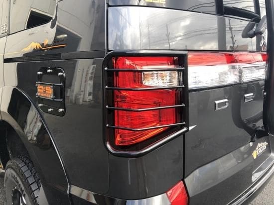KADDIS Black Tail Lens Guard for Mitsubishi Delica D:5 (Late Model)