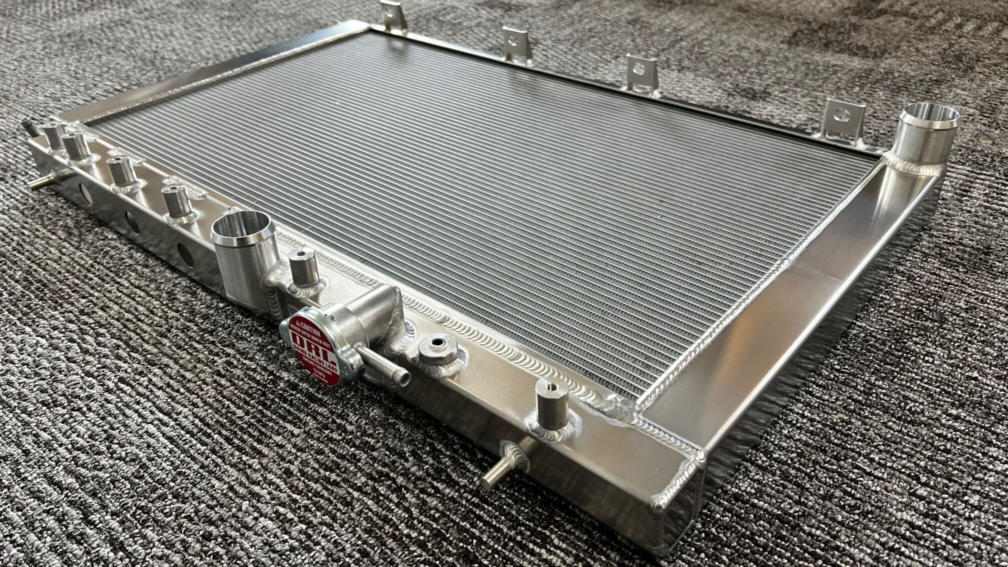 KONDO-ENGINEERING TAKUMI PROJECT DRL TURN-FLOW SIDE TANK [KIWAME] ALUMINUM RADIATOR FOR SUBARU IMPREZA / WRX S4 / STI