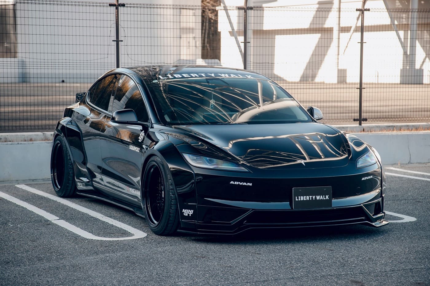 LB-E-WORKS COMPLETE BODY KIT VER.2 FOR TESLA MODEL 3