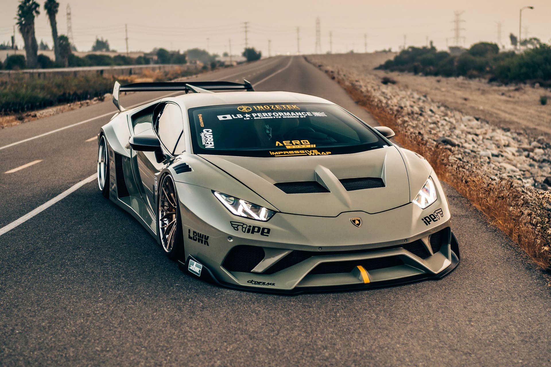 LB-SILHOUETTE WORKS COMPLETE BODY KIT FOR LAMBORGHINI HURACAN GT