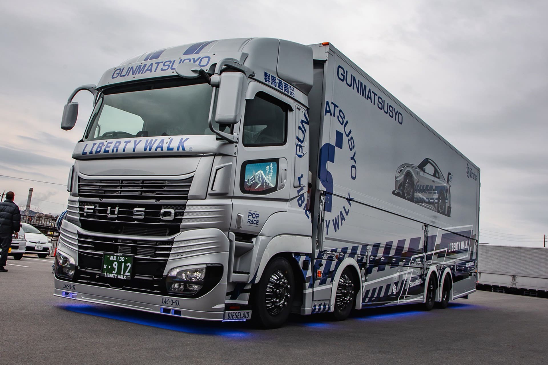 LB-TRUCKS COMPLETE BODY KIT FOR MITSUBISHI FUSO SUPER GREAT (24)