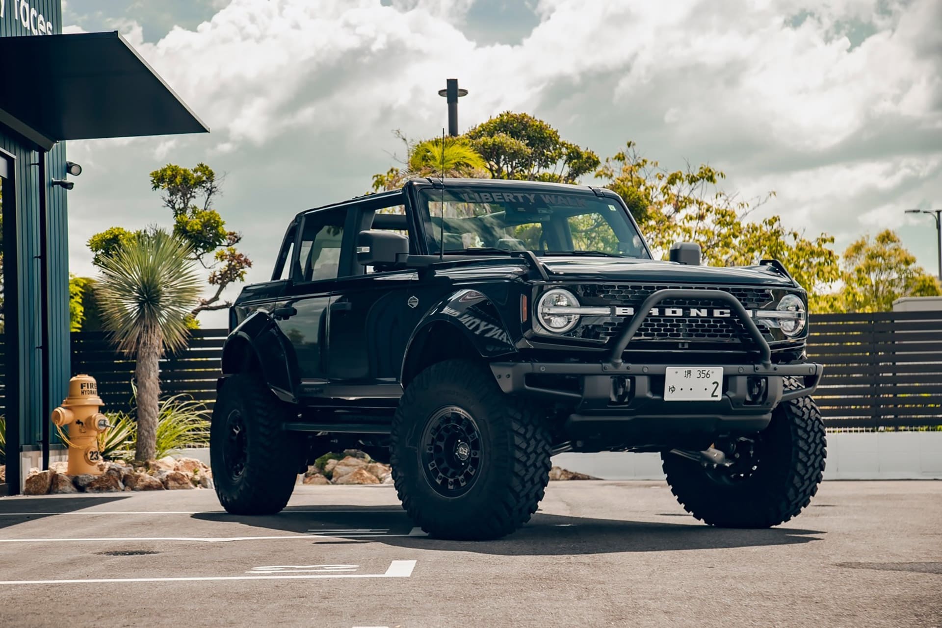 LB-WORKS WIDE FENDER FOR FORD BRONCO