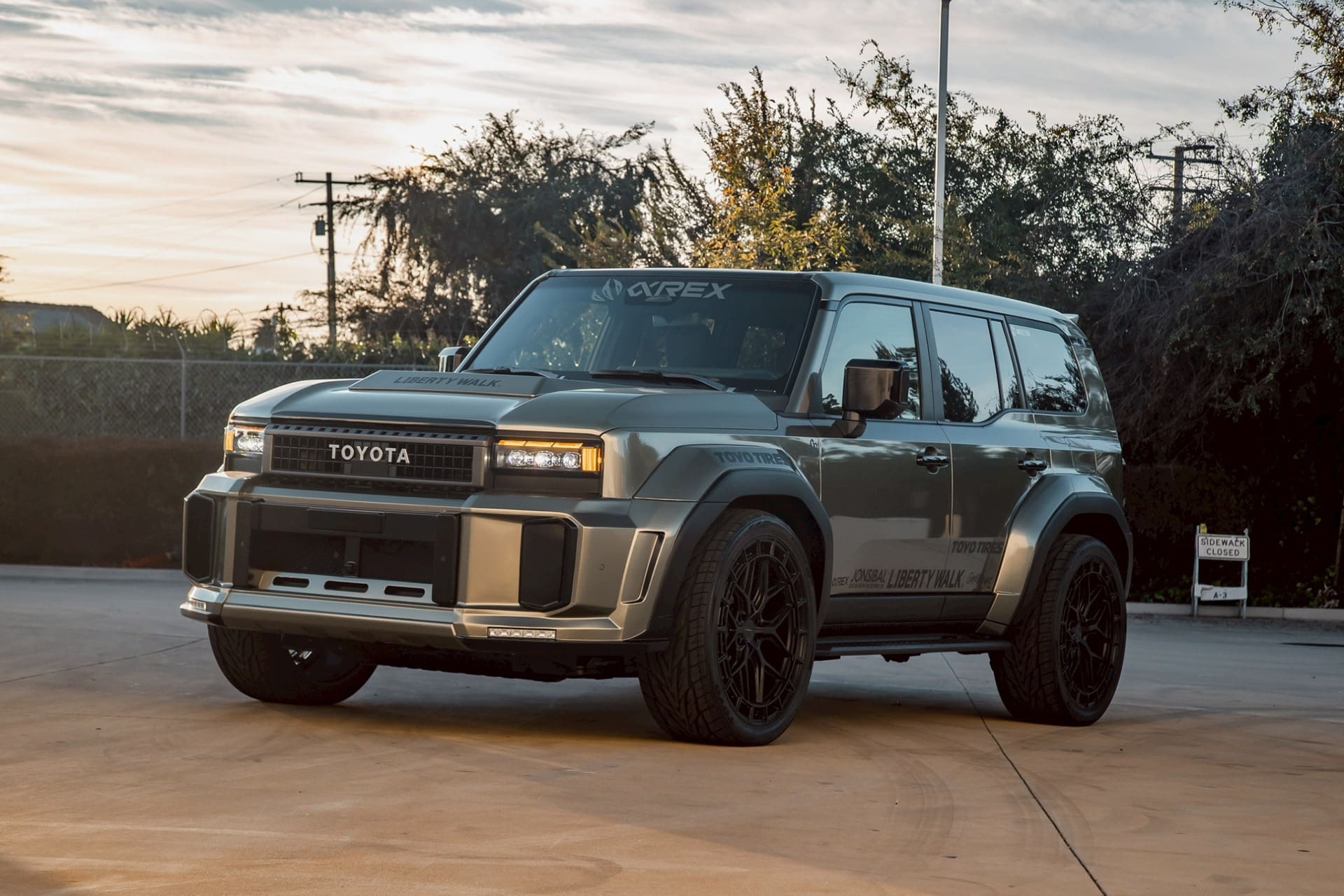 LIBERTY WALK LB-WORKS COMPLETE BODY KIT FOR TOYOTA LAND CRUISER 250