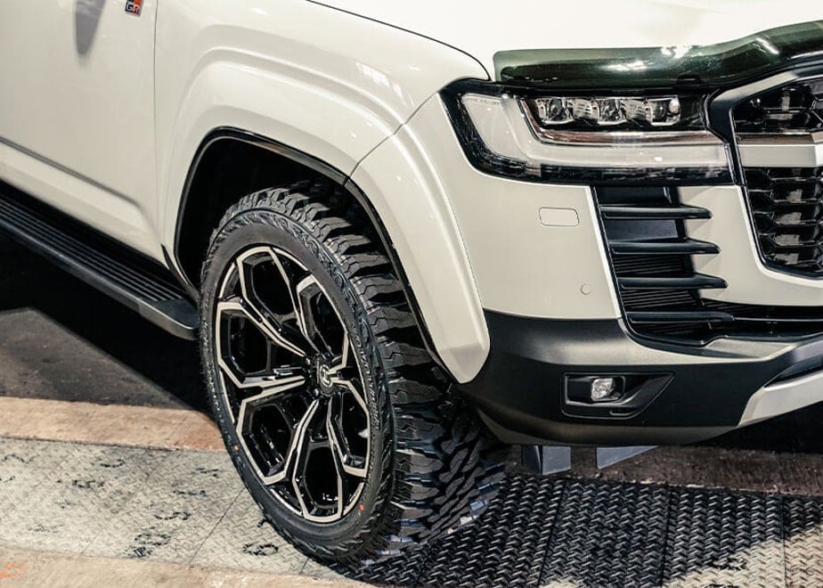 DOUBLE EIGHT OVER FENDERS FOR TOYOTA LAND CRUISER 300 GR SPORTS